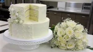 5 Simple Steps to Attach Flowers to the Side of a Cake